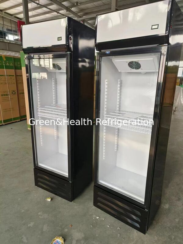 เครื่องเย็นจอแสดงเครื่องดื่ม Pepsi ขนาด 680 ลิตร เครื่องดัน Danfoss และประตูสวิงที่ทําความร้อนปิดด้วยอัตโนมัติ