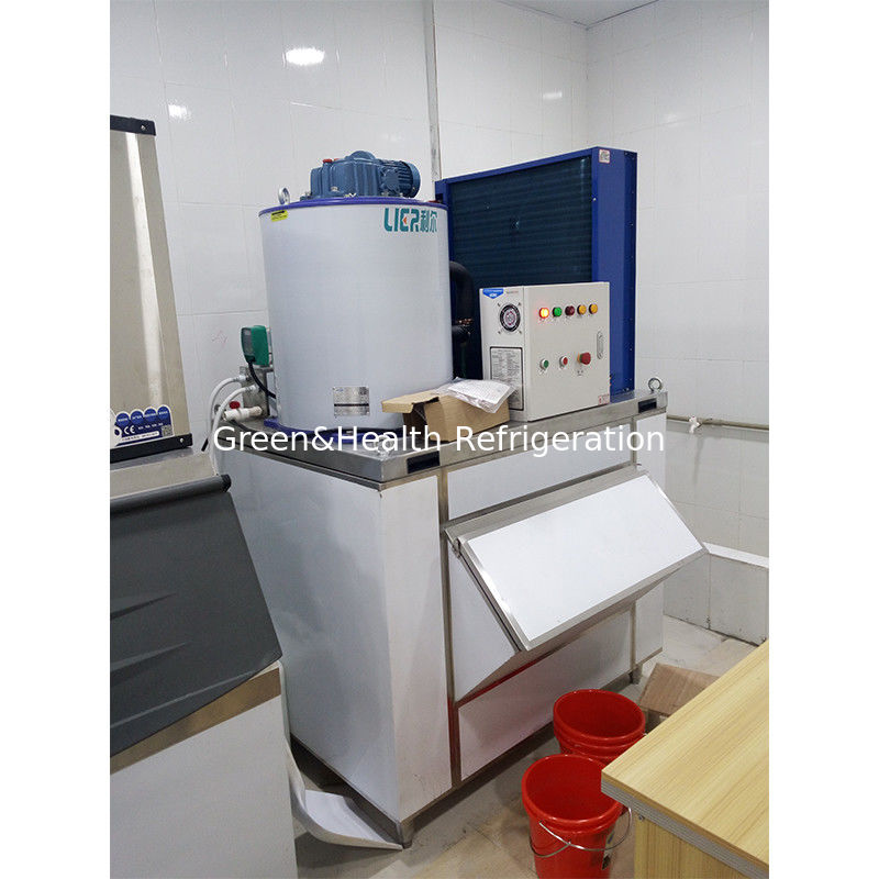 เครื่องทำน้ำแข็งเชิงพาณิชย์ 200KG 300KG 1-10 Ton Water Feeding Borneol Maker