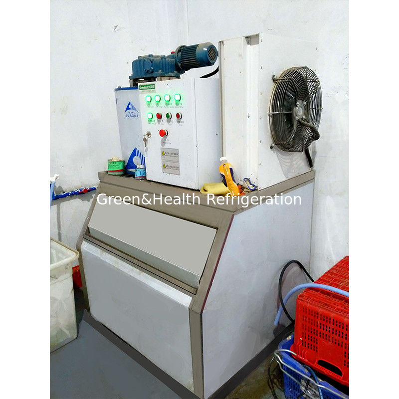 เครื่องทำน้ำแข็งเชิงพาณิชย์ 200KG 300KG 1-10 Ton Water Feeding Borneol Maker
