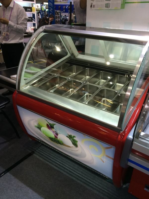 ตู้โชว์ไอศกรีมแช่แข็ง Green Health 12 Pan สำหรับร้านขายขนม CE Rohs